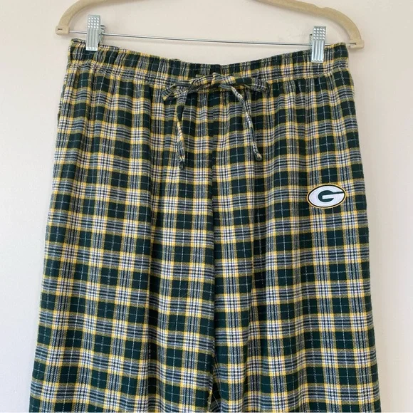 Like NEW NFL Green Bay Packers Plaid Flannel Pajama Set - Button Down Top & Pant